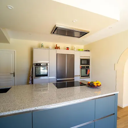 Les Martinets לינה וארוחת בוקר