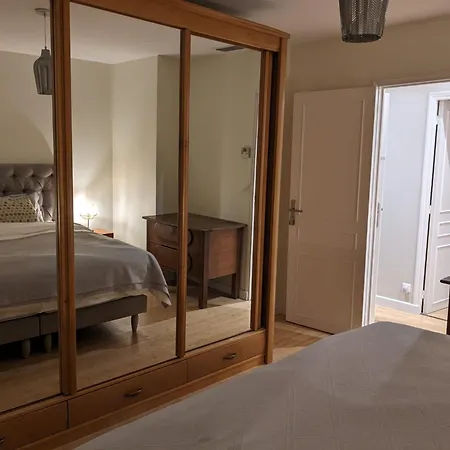 לינה וארוחת בוקר Les Martinets 4*