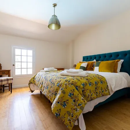 לינה וארוחת בוקר Les Martinets