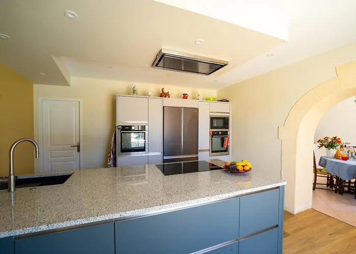 Les Martinets Bed & Breakfast